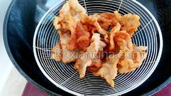 锅包肉的做法视频,外酥里嫩，酸甜可口，家庭必备美食教程