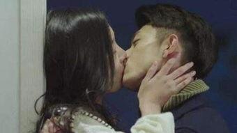 吻戏床大 舌头,吻戏床大舌头，演绎浪漫爱情传奇