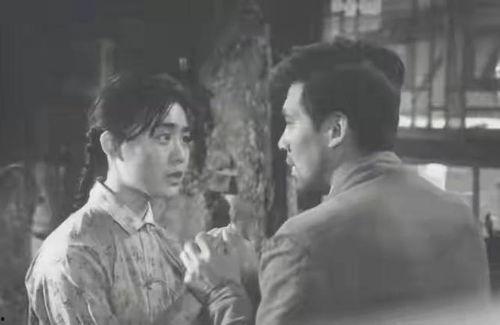 两个人的房间丛珊床戏,激情演绎的浪漫瞬间