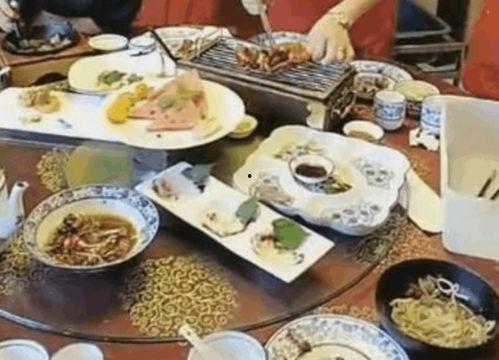 一个人吃饭图片,捕捉美食瞬间