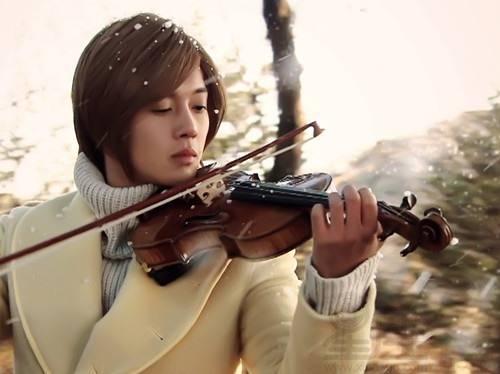 宫鸿床戏,宫廷秘恋，权谋与爱情的交织