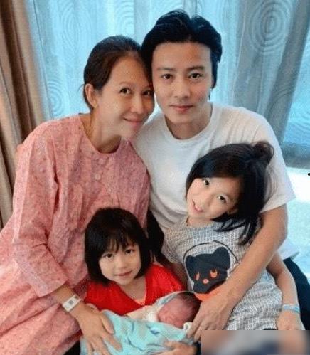 明星生孩子视频,温馨育儿视频大盘点