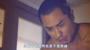 上身赤裸床戏,床戏中的激情瞬间