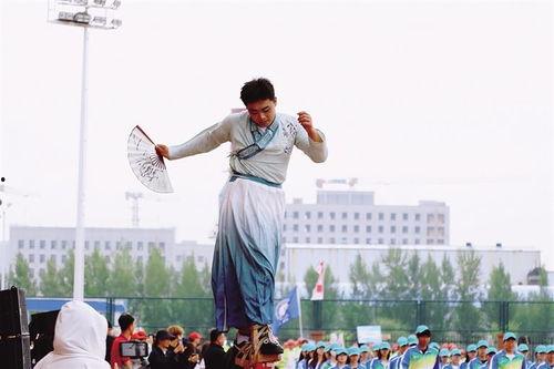 踩高跷视频大全,视频大全中的踩高跷绝技集锦