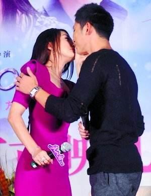 秦岚床吻戏,情感纠葛下的激情碰撞