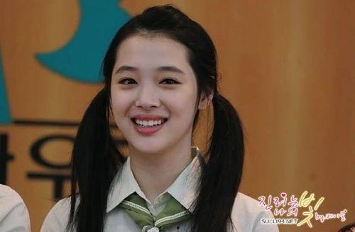 羊角辫女孩图片,复古时尚的青春印记