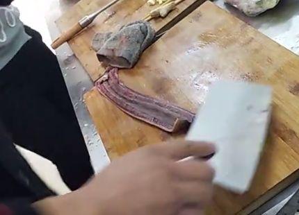 黄鳝去骨机器视频,黄鳝去骨机器高效去骨技术揭秘