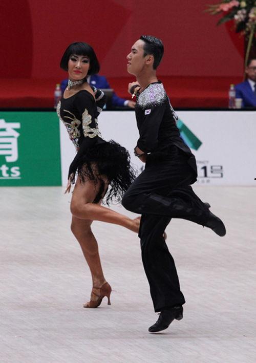 拉丁舞牛仔视频,激情四溢的舞动瞬间