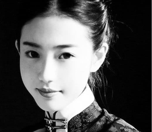 美女仰头图片大全,美女仰头瞬间，尽显优雅魅力