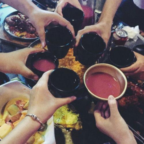 朋友聚餐图片,共享美食时光——朋友聚餐温馨瞬间”