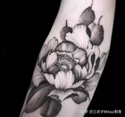 花纹身图案大全图片男,男生专属的花纹身图案精选