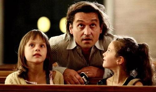 偷看爸妈床戏视频,偷窥父母床戏的惊悚真相