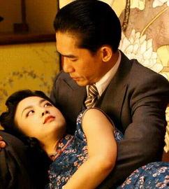 警花燕子床戏,正义与欲望的交织