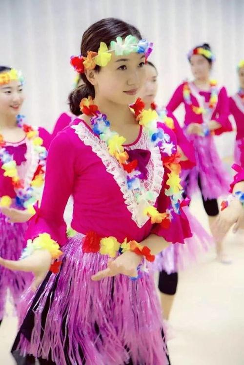 2岁宝宝学跳舞视频,2岁宝宝学跳舞趣味瞬间回顾