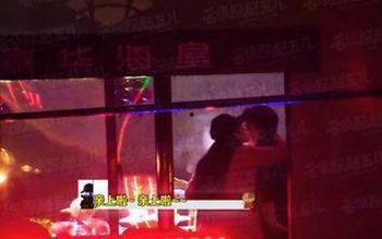 男女拥吻视频,男女拥吻视频引发热议